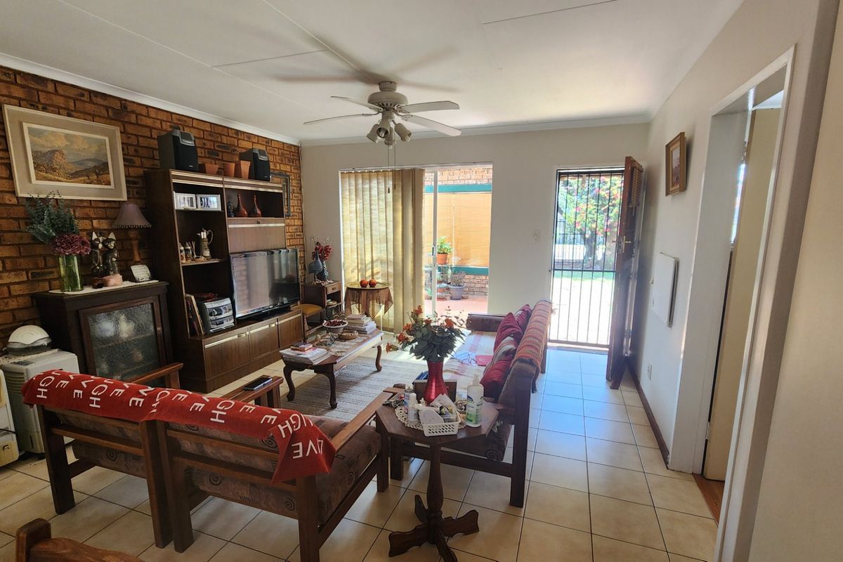 Comfortable 3 Bedroom Family Home in Doornpoort. - Photo 4