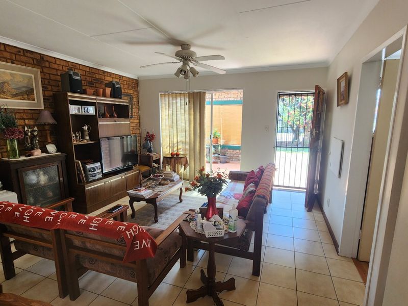 Comfortable 3 Bedroom Family Home in Doornpoort. - Photo 4