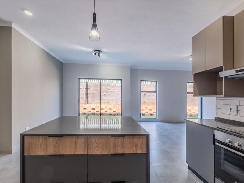 Modern Living in a Charming Westbrook Neighbourhood - Photo 8