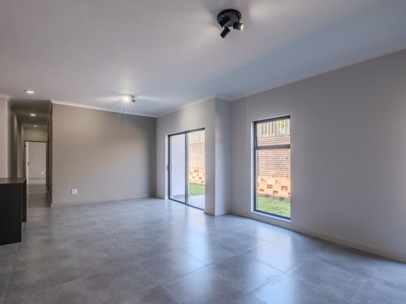 Modern Living in a Charming Westbrook Neighbourhood - Photo 7