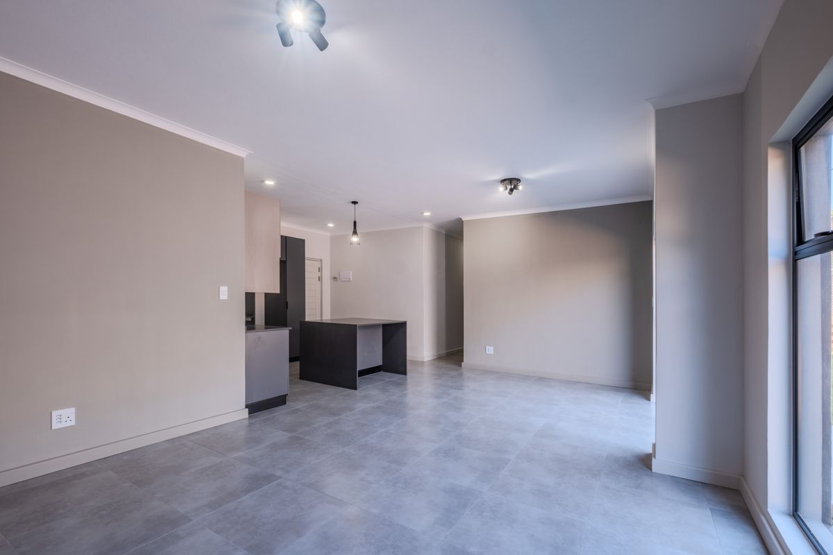 Modern Living in a Charming Westbrook Neighbourhood - Photo 5