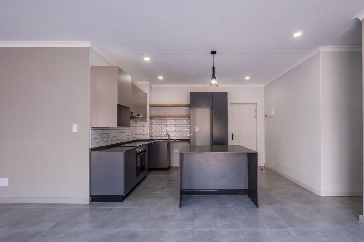 Modern Living in a Charming Westbrook Neighbourhood - Photo 4