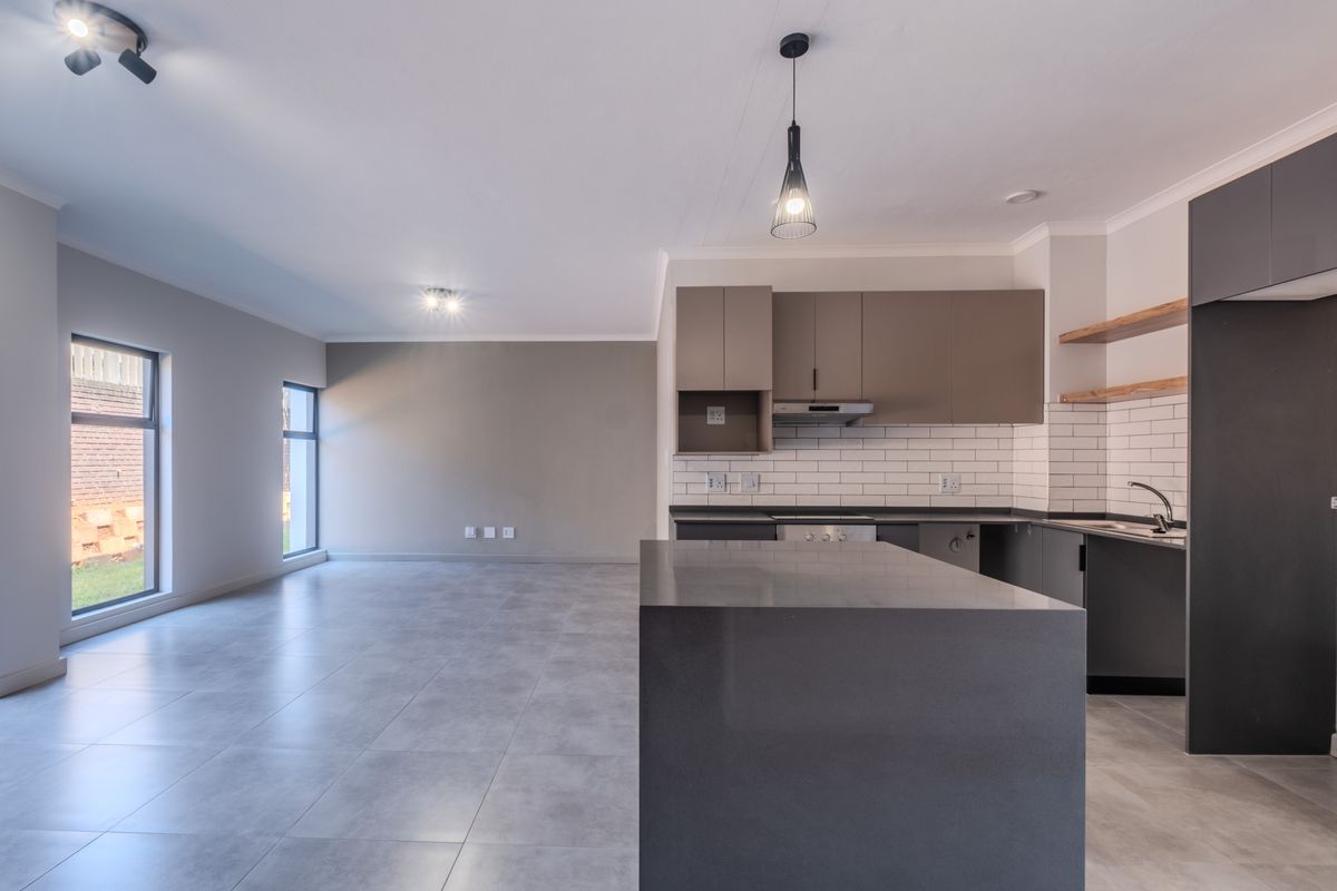 Modern Living in a Charming Westbrook Neighbourhood - Photo 2