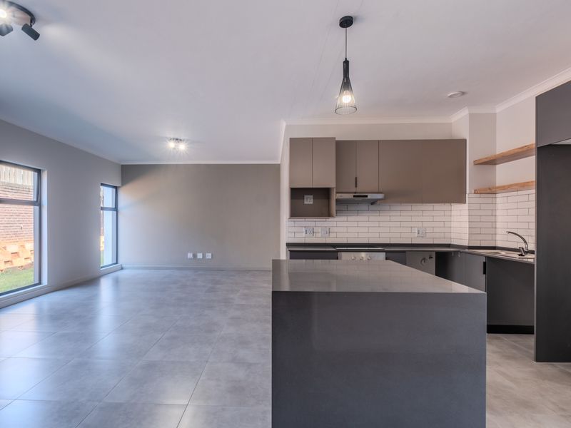 Modern Living in a Charming Westbrook Neighbourhood - Photo 2