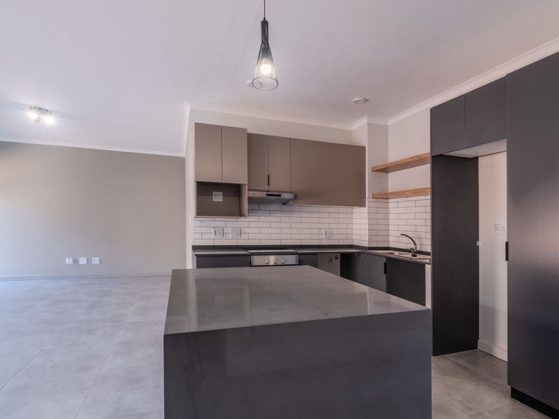 Modern Living in a Charming Westbrook Neighbourhood - Photo 3