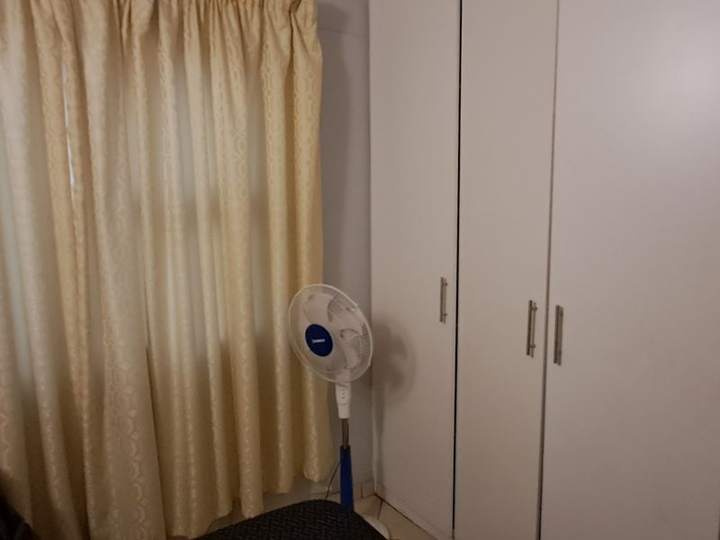 2 Bedroom sectional title unit - Photo 5