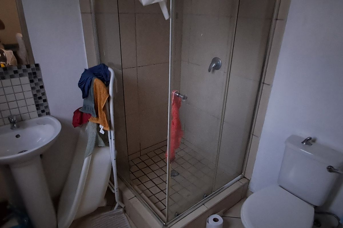 2 Bedroom sectional title unit - Photo 2