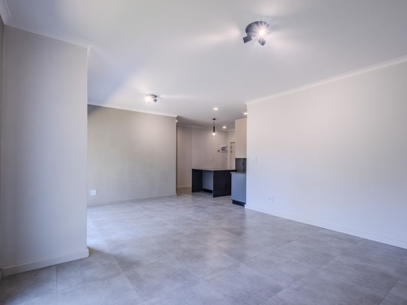 Modern Living in a Charming Westbrook Neighbourhood - Photo 10