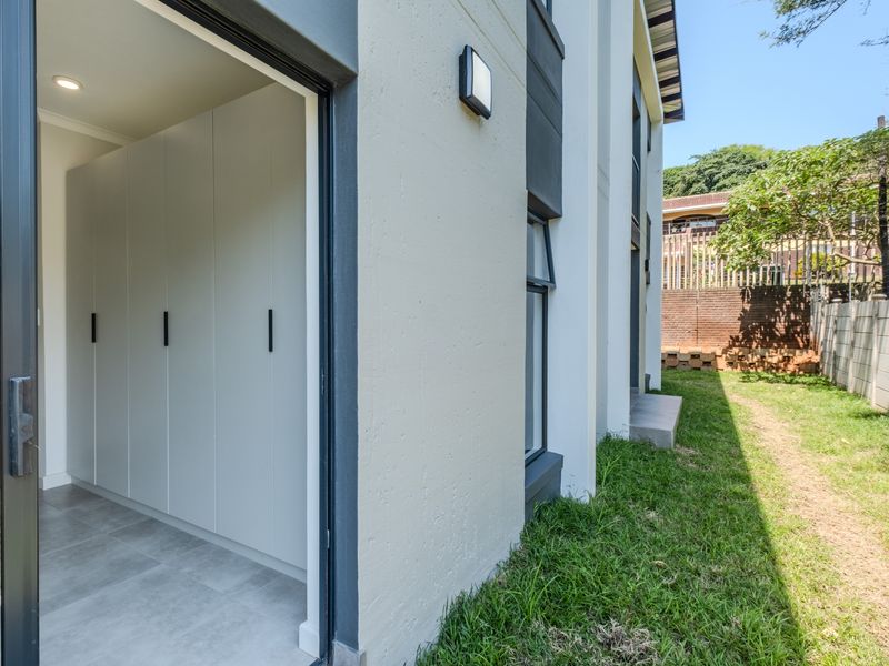 Modern Living in a Charming Westbrook Neighbourhood - Photo 6