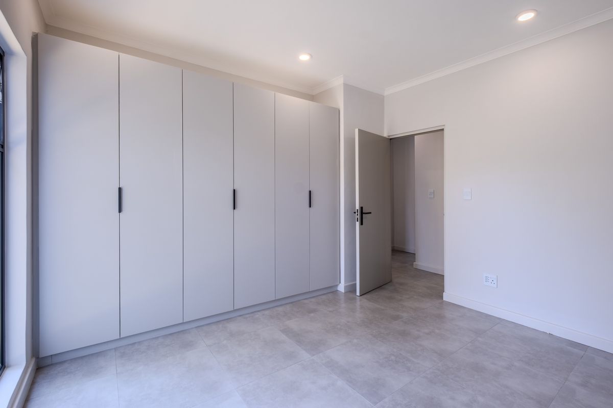 Modern Living in a Charming Westbrook Neighbourhood - Photo 4