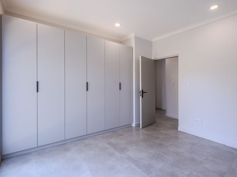 Modern Living in a Charming Westbrook Neighbourhood - Photo 4