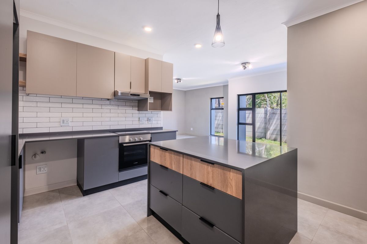 Modern Living in a Charming Westbrook Neighbourhood - Photo 5