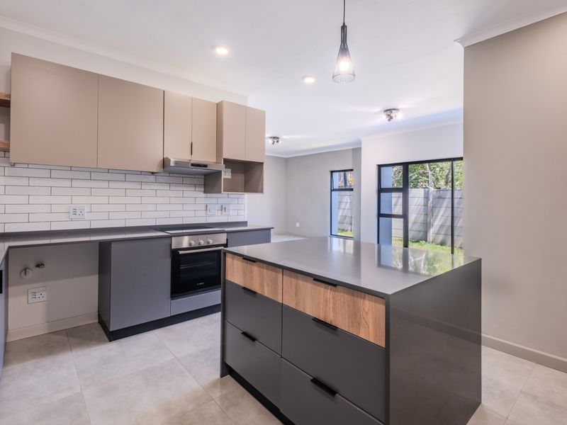 Modern Living in a Charming Westbrook Neighbourhood - Photo 5