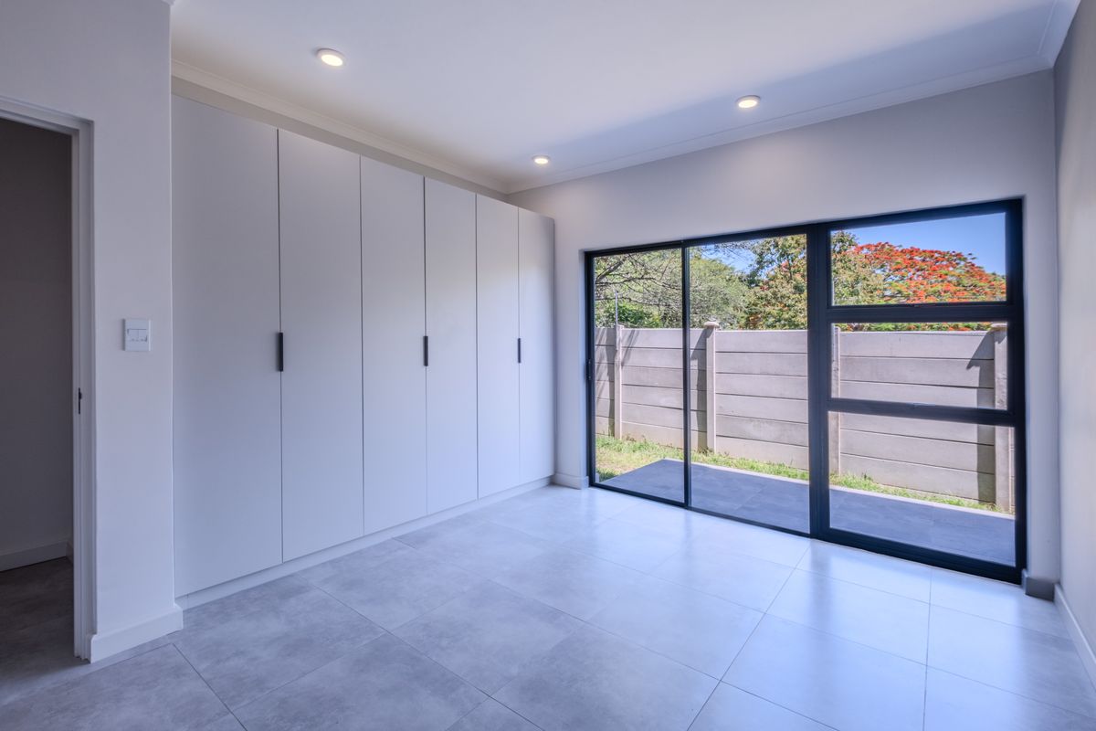 Modern Living in a Charming Westbrook Neighbourhood - Photo 2