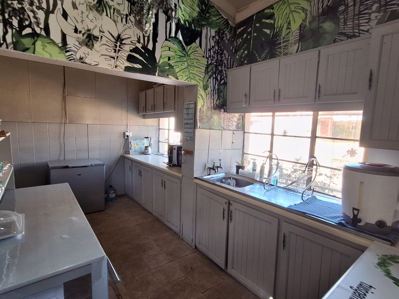 House on Main Street for sale, near CBD - Photo 6