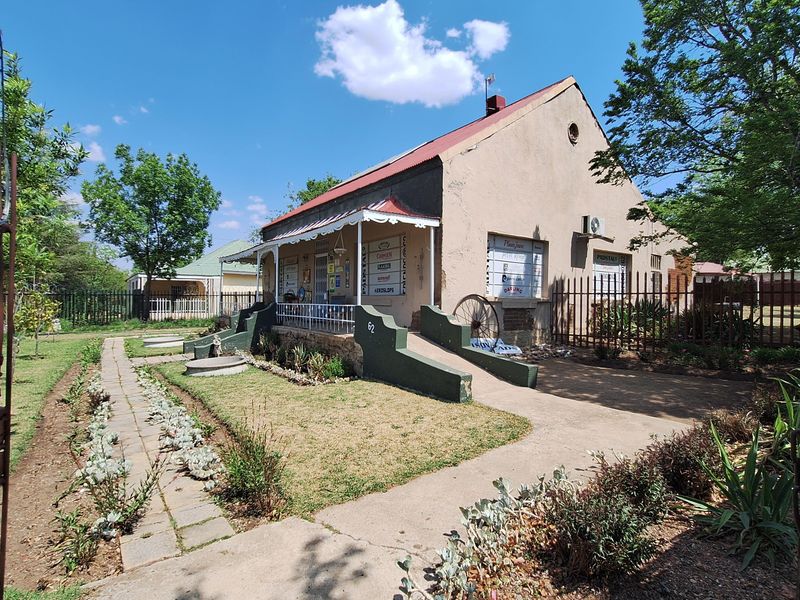 House on Main Street for sale, near CBD - Photo 3