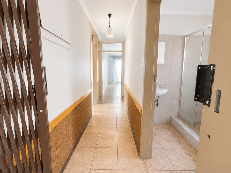 Spacious Family Home with Flatlet & Swimming Pool - Photo 10