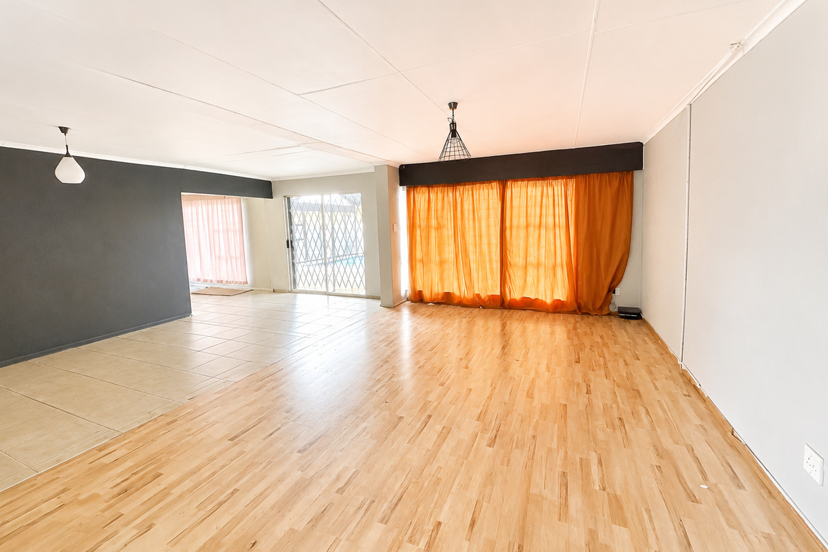 Spacious Family Home with Flatlet & Swimming Pool - Photo 3