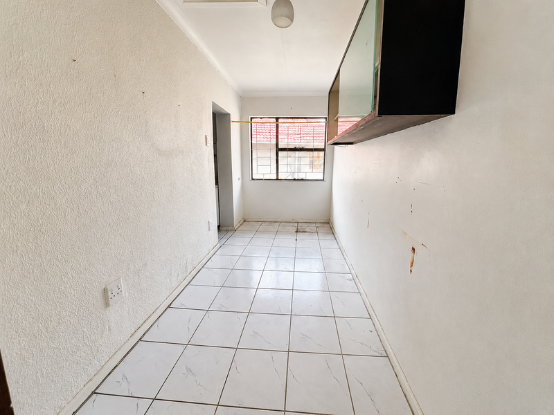 Spacious Family Home with Flatlet & Swimming Pool - Photo 8