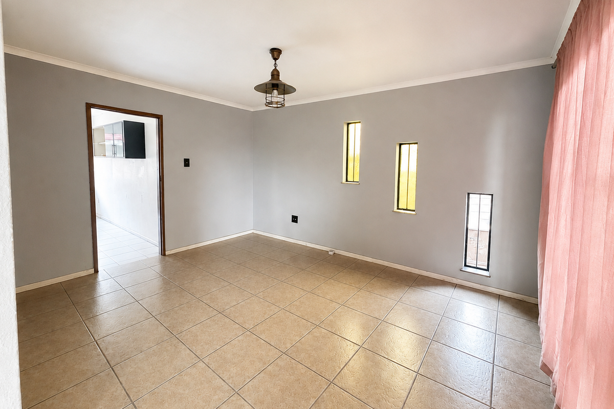 Spacious Family Home with Flatlet & Swimming Pool - Photo 5