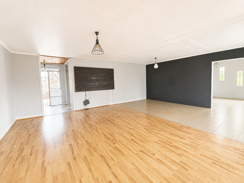 Spacious Family Home with Flatlet & Swimming Pool - Photo 4