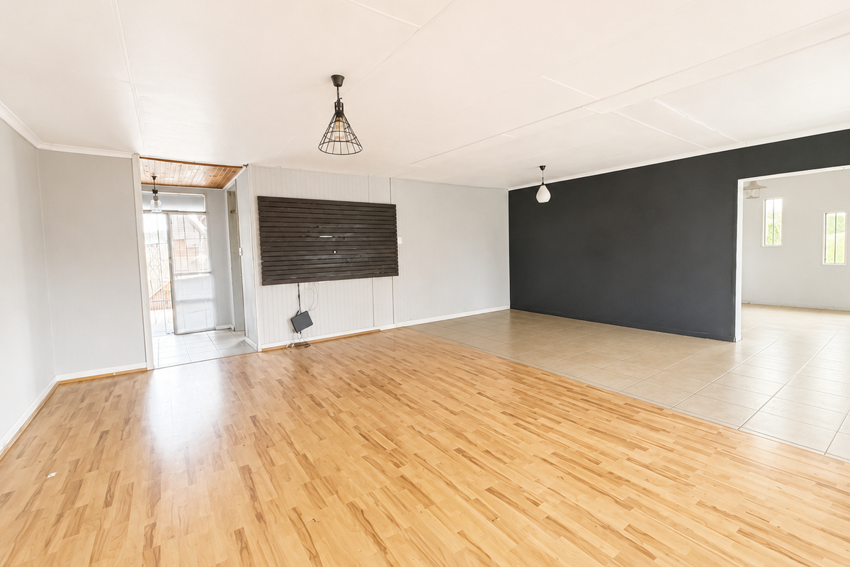 Spacious Family Home with Flatlet & Swimming Pool - Photo 4
