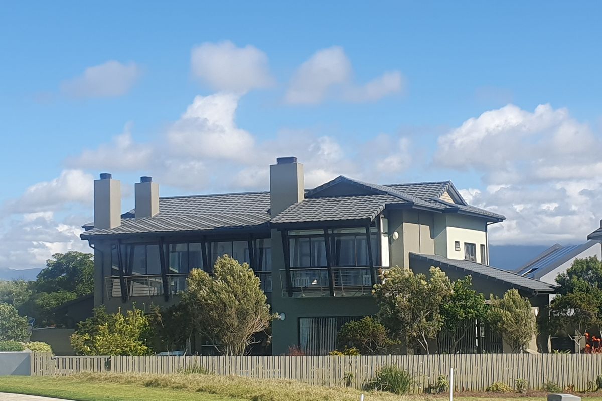 Family home on Oubaai golf estate - Photo 5