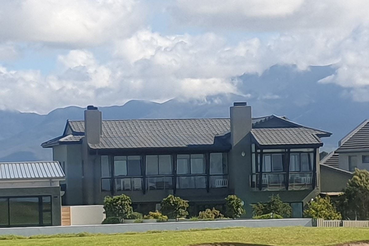 Family home on Oubaai golf estate - Photo 4