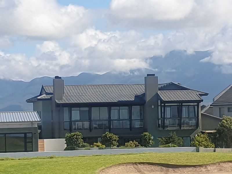 Family home on Oubaai golf estate - Photo 4
