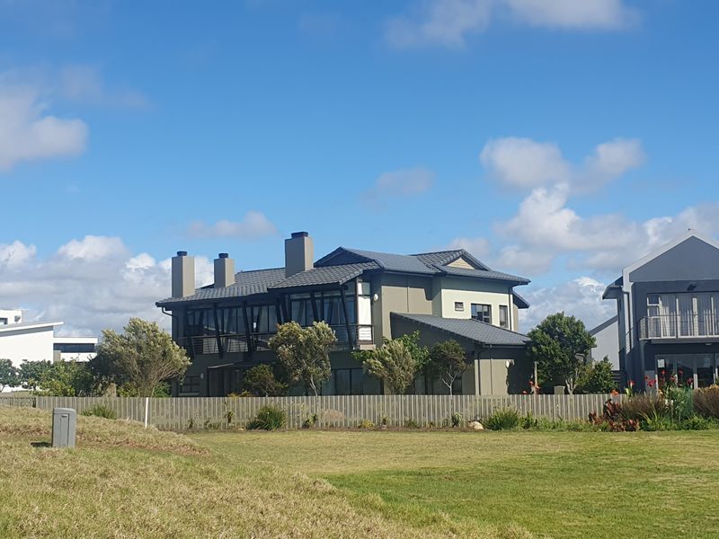 Family home on Oubaai golf estate - Photo 6