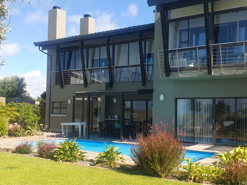 Family home on Oubaai golf estate - Photo 2