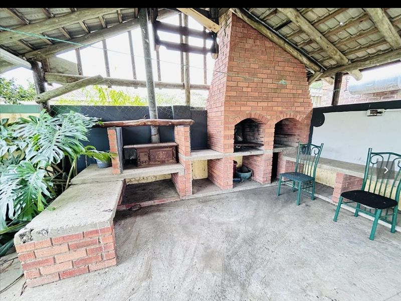 "Modern and Spacious Family Home for Sale in Berlin - Photo 3