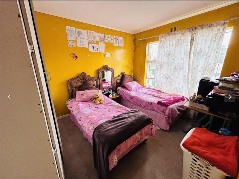 "Modern and Spacious Family Home for Sale in Berlin - Photo 9