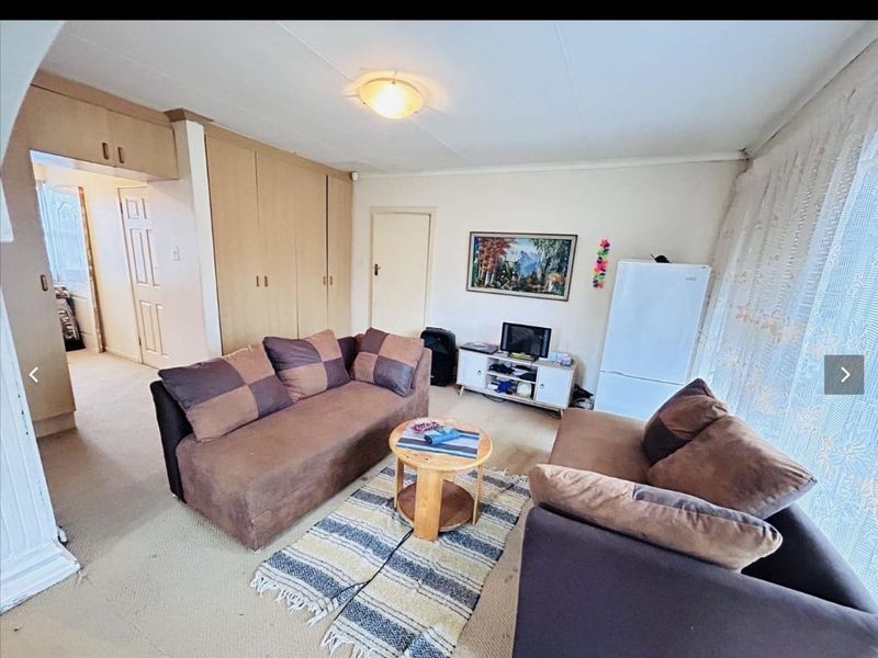 "Modern and Spacious Family Home for Sale in Berlin - Photo 10