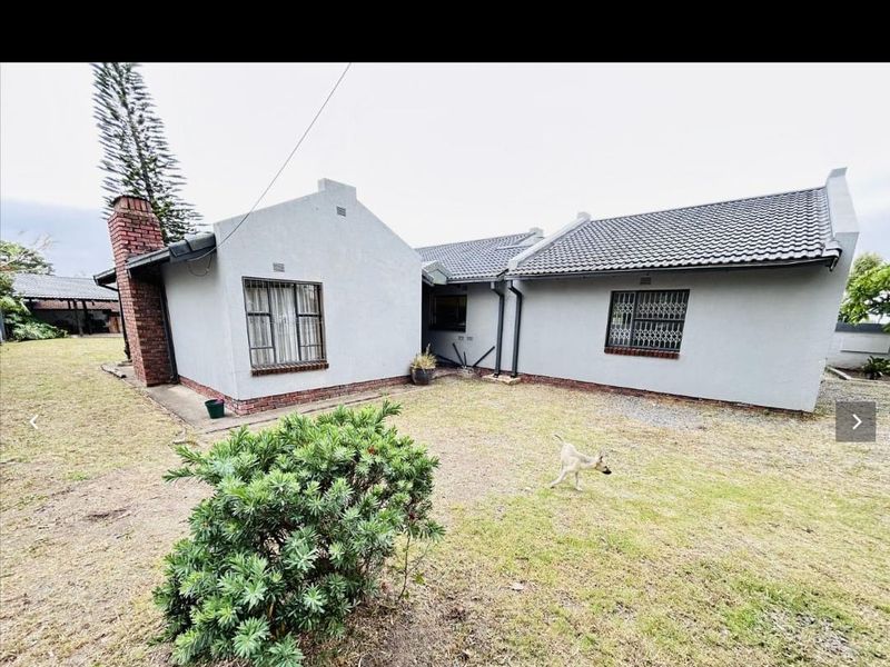 "Modern and Spacious Family Home for Sale in Berlin - Photo 2