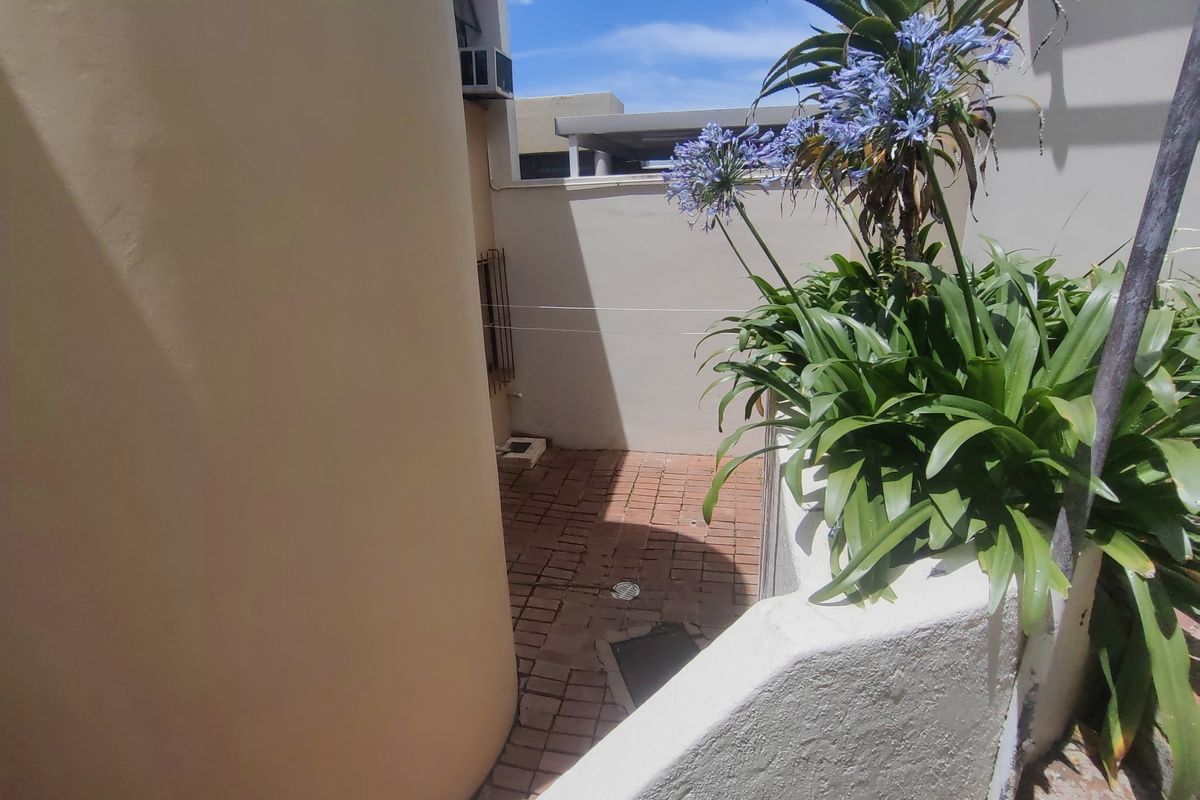 Spacious 3 Bedroom Townhouse With Views – Umgeni Park - Photo 3