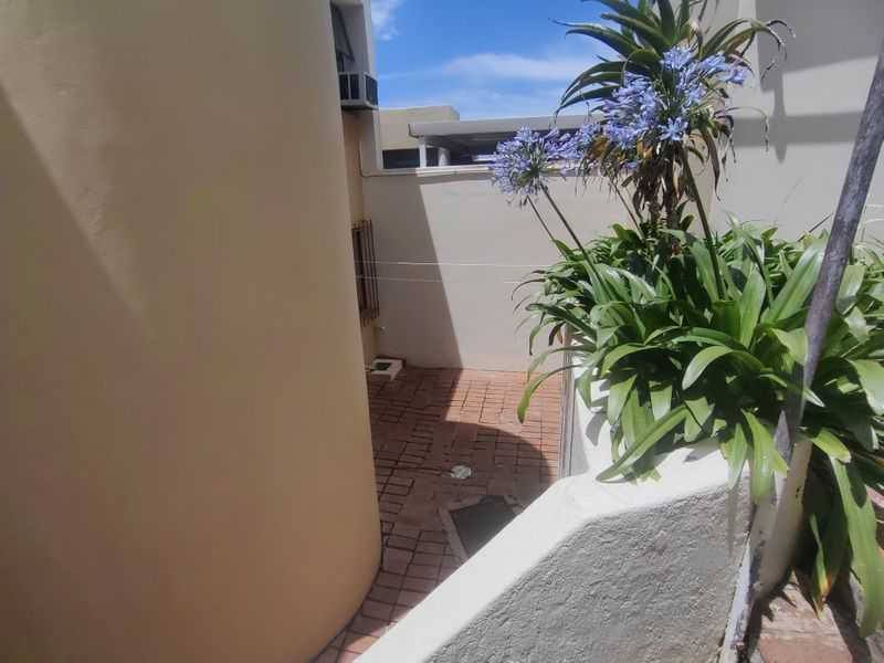 Spacious 3 Bedroom Townhouse With Views – Umgeni Park - Photo 3