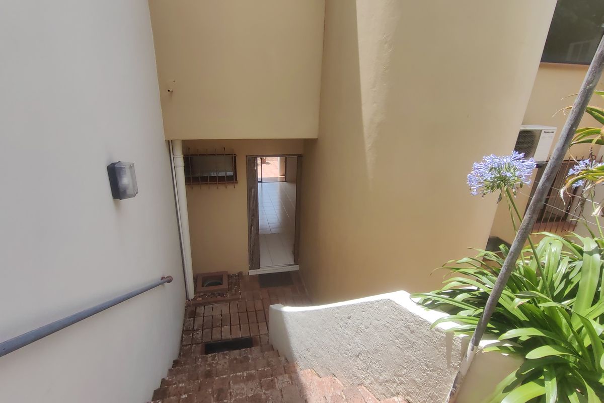 Spacious 3 Bedroom Townhouse With Views – Umgeni Park - Photo 2