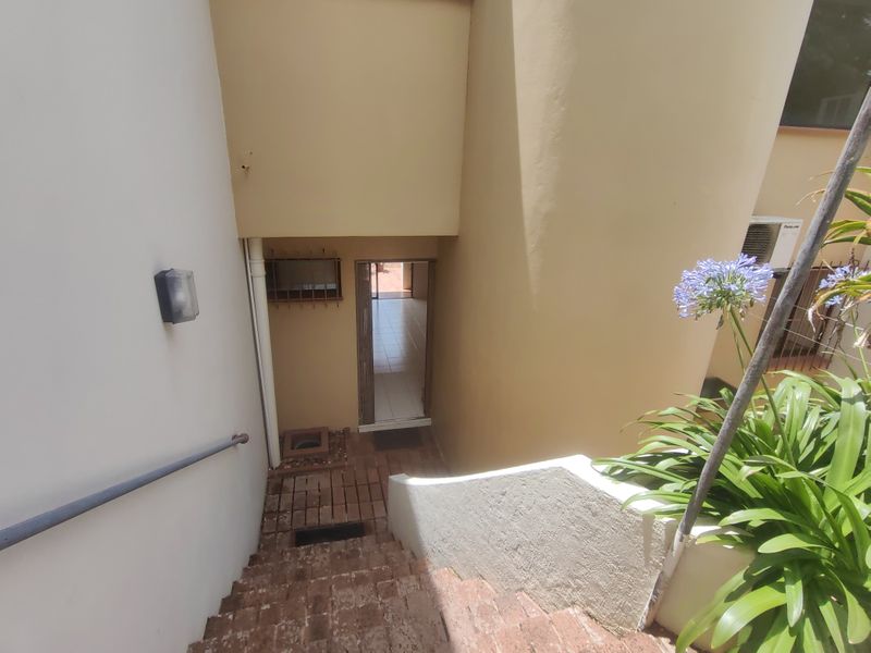 Spacious 3 Bedroom Townhouse With Views – Umgeni Park - Photo 2