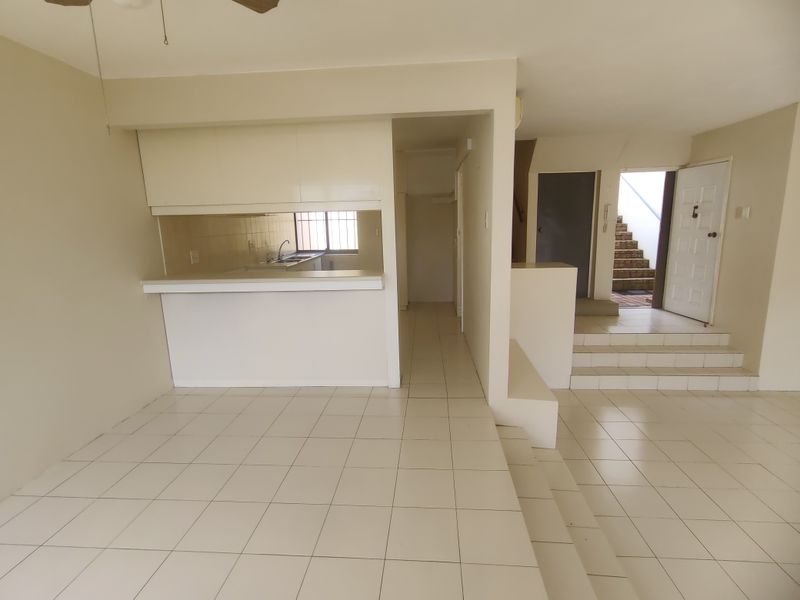 Spacious 3 Bedroom Townhouse With Views – Umgeni Park - Photo 10