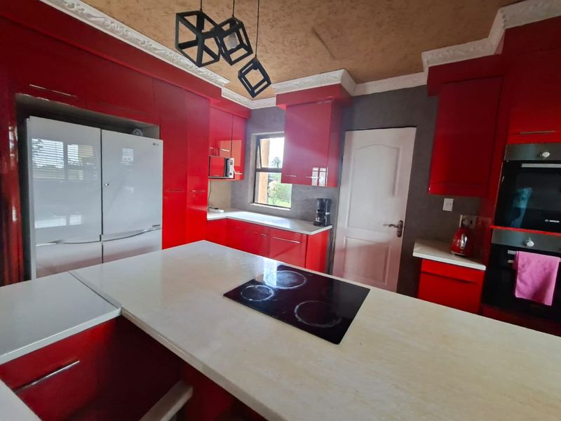 ELEGANT, MODERN AND NEWLY BUILT DOUBLE-STOREY FAMILY HOME - Photo 9