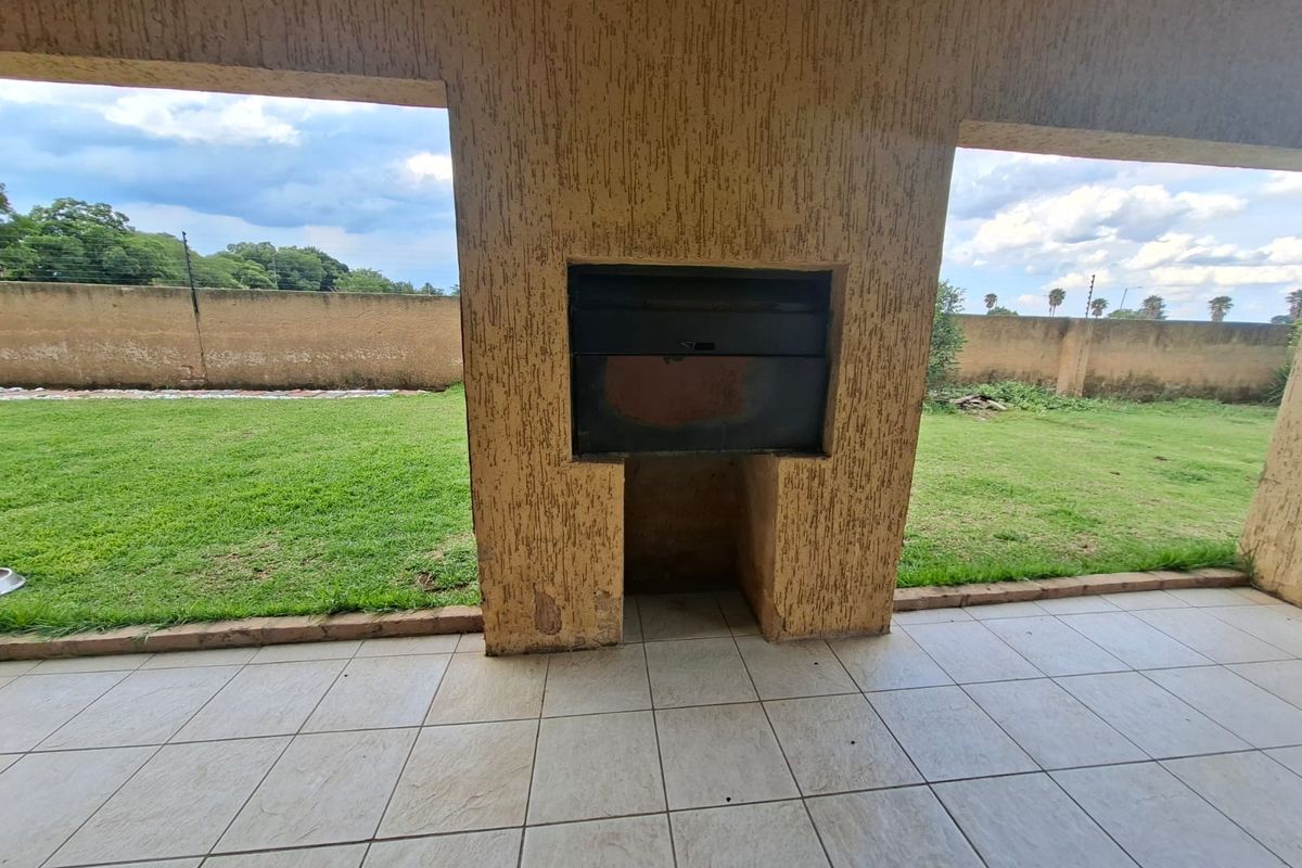 ELEGANT, MODERN AND NEWLY BUILT DOUBLE-STOREY FAMILY HOME - Photo 4