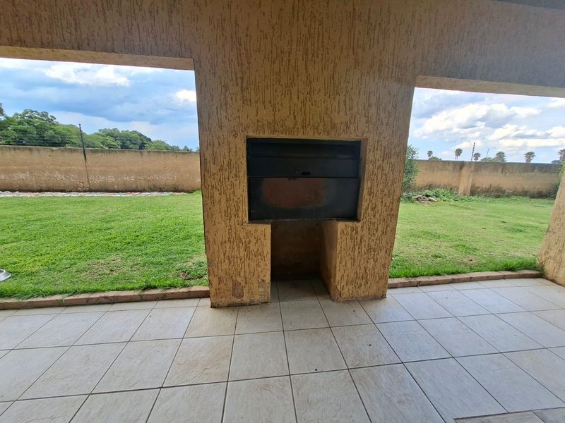 ELEGANT, MODERN AND NEWLY BUILT DOUBLE-STOREY FAMILY HOME - Photo 4