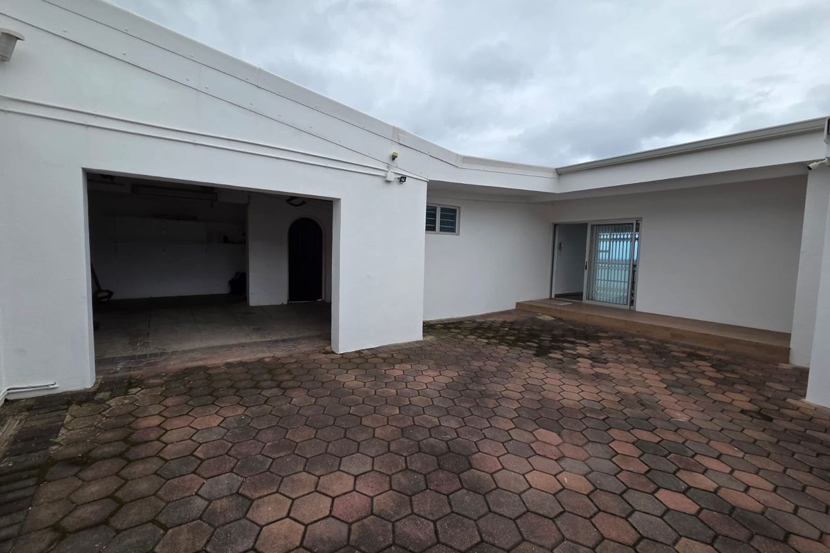 Exclusive Coastal Sanctuary - Photo 5