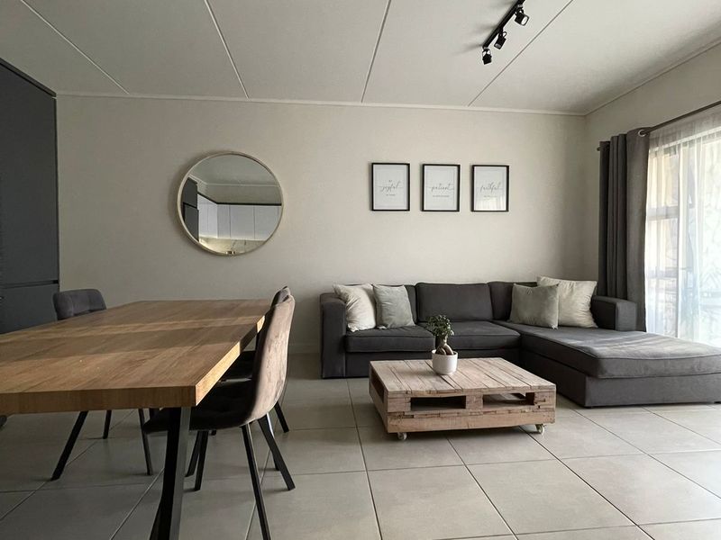 Modern 2-bedroom apartment in The Huntsman - Photo 3