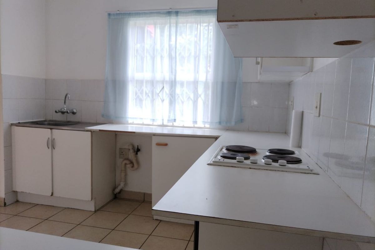Charming 2-Bedroom Apartment in a Secure Complex - Photo 5