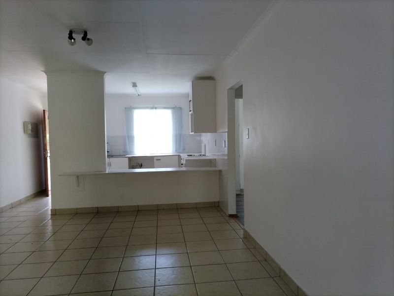 Charming 2-Bedroom Apartment in a Secure Complex - Photo 7