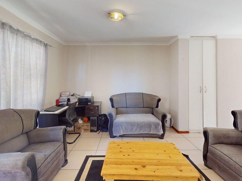 2-Bedroom Apartment for Sale in Westering - Photo 5