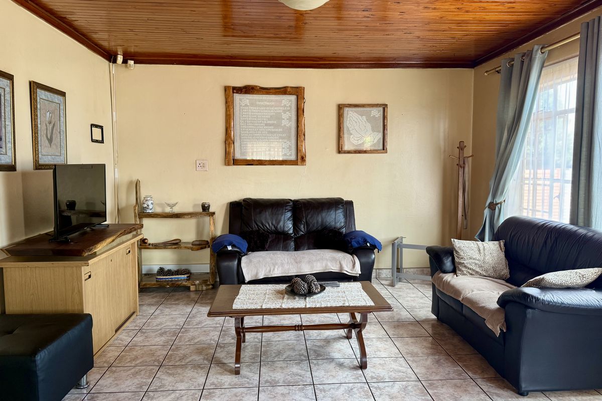 3 Bedroom Family Home with Conversion Potential - Photo 2