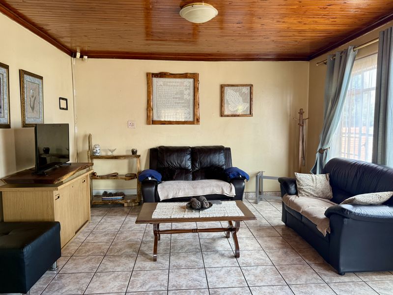 3 Bedroom Family Home with Conversion Potential - Photo 2